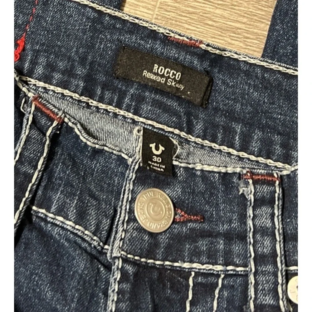 True Religion Men's Rocco Big T Flap Relaxed Skinny Mid Rise Jean SZ 30 (31x30)